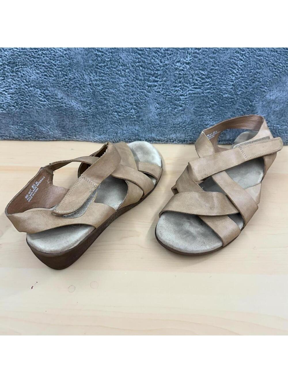 Relativity Re Kit Beige Faux Leather Sandals Low Wedge Heel Y2K
